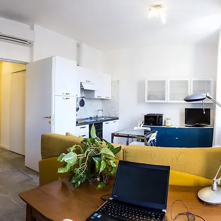 Blue Sky Apartment *